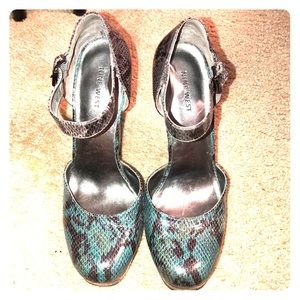 Beautiful heel with snake animal print. Nine West